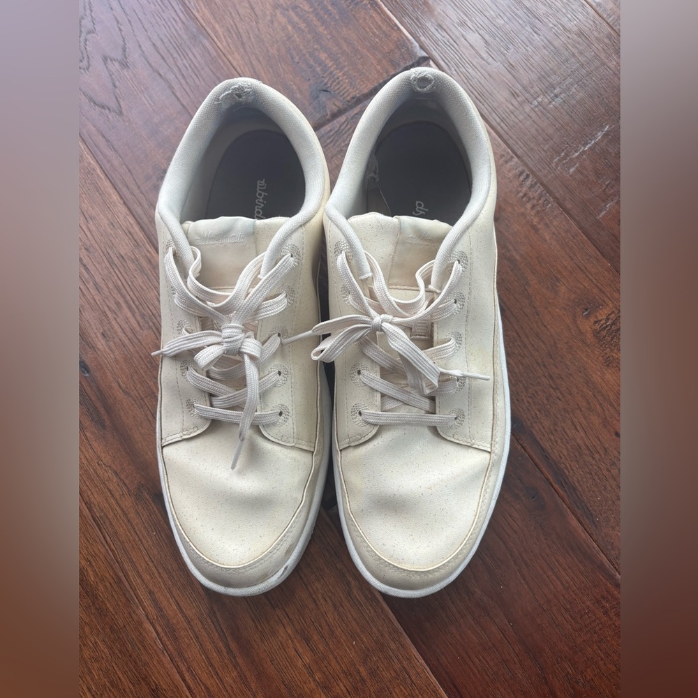 Men’s Cream allbirds Sneakers